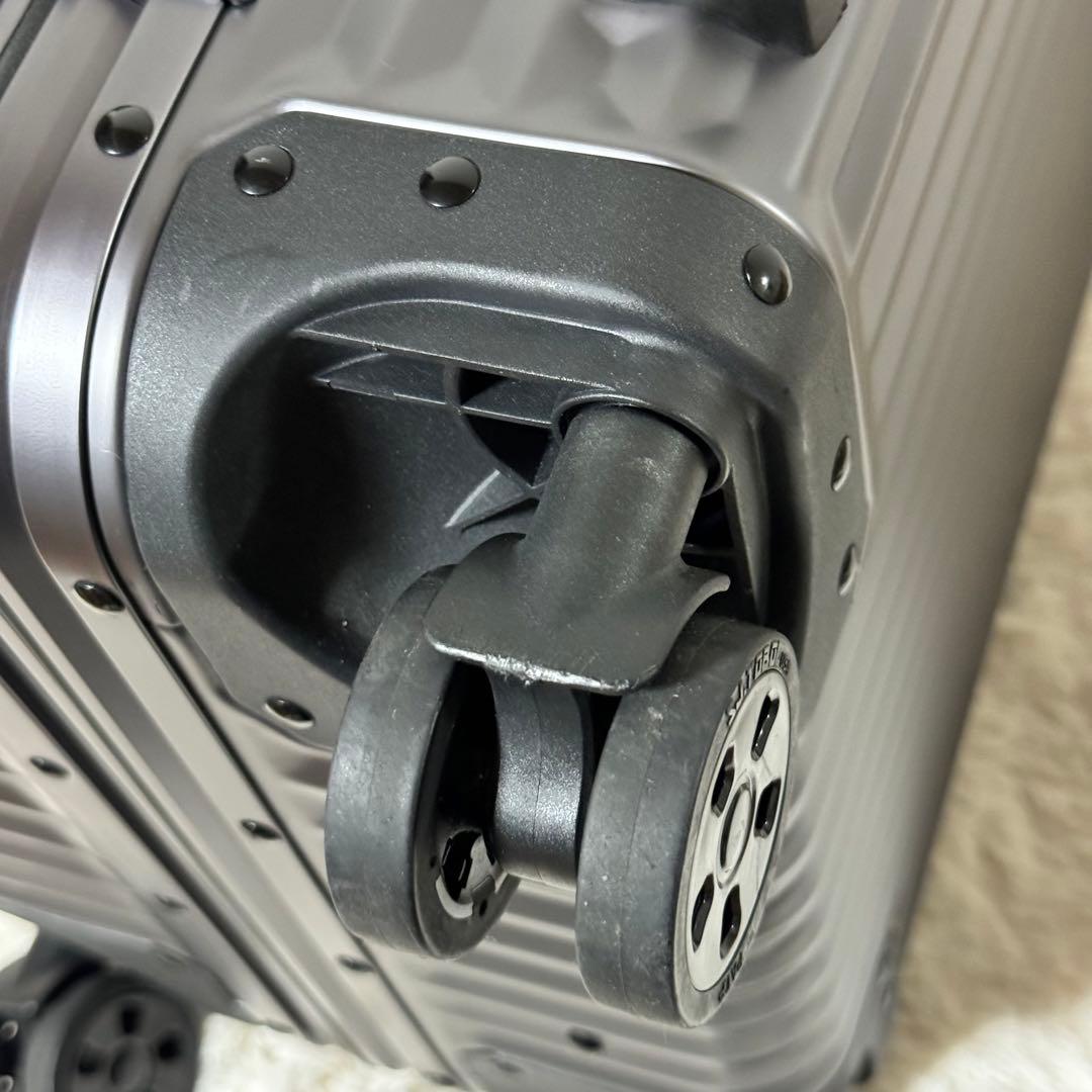 美品✨メルセデスベンツ　AMG スーツケース　4輪　アルミ　キャリーケース