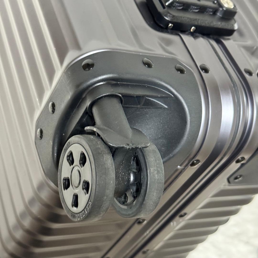 美品✨メルセデスベンツ　AMG スーツケース　4輪　アルミ　キャリーケース