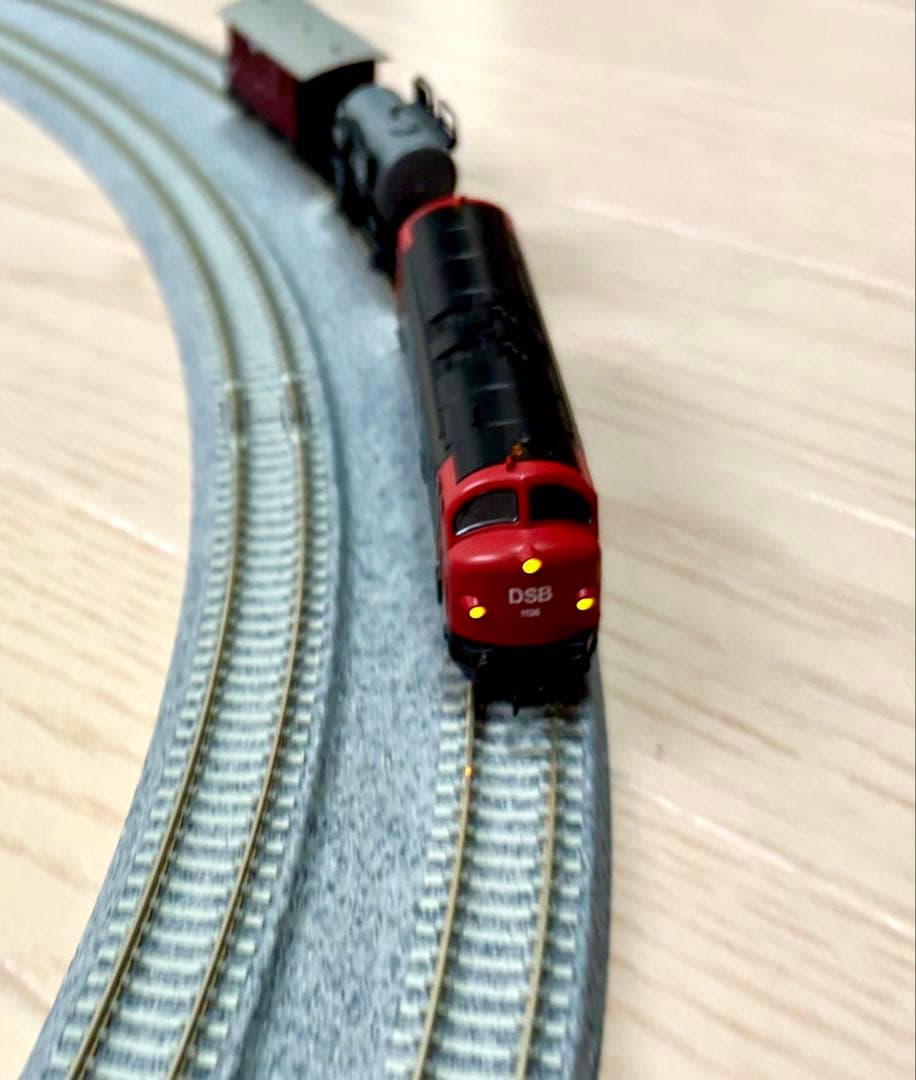 Nゲージ 北欧のミニ列車セット（DSBドッグノーズ機関車、タンク車、客車）