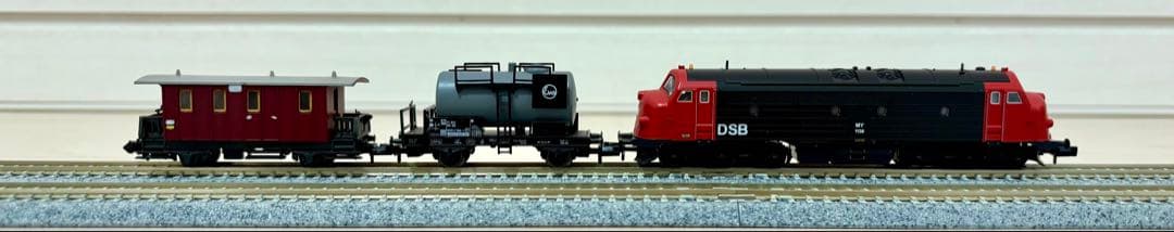 Nゲージ 北欧のミニ列車セット（DSBドッグノーズ機関車、タンク車、客車）