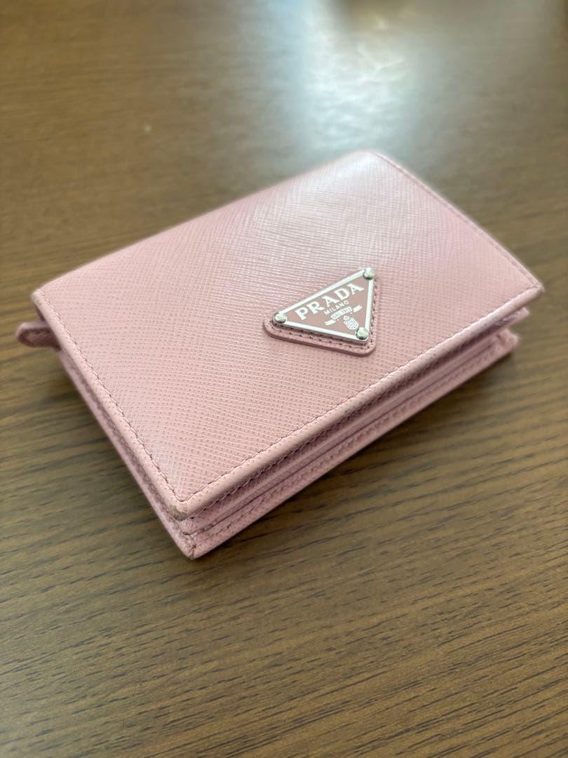 PRADA サフィアーノ　トライアングル　ミニ財布　ピンク