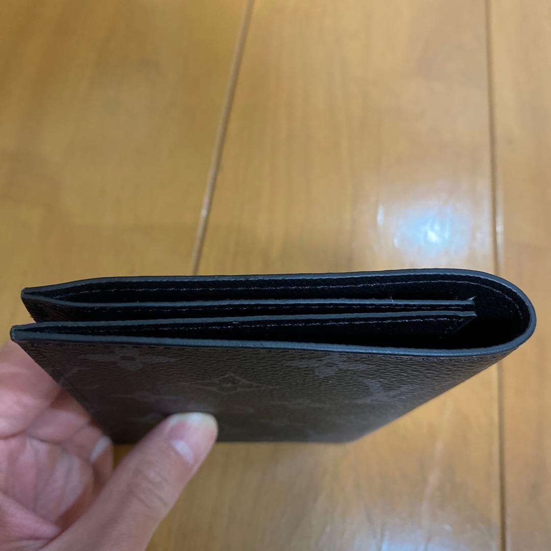 ルイヴィトン モノグラム エクリプス パスポートケース グレー