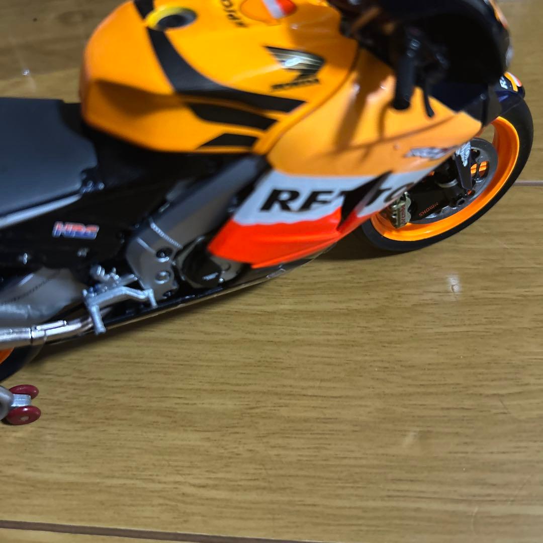 ミニチャンプス MINICHAMPS HONDA RC 211V