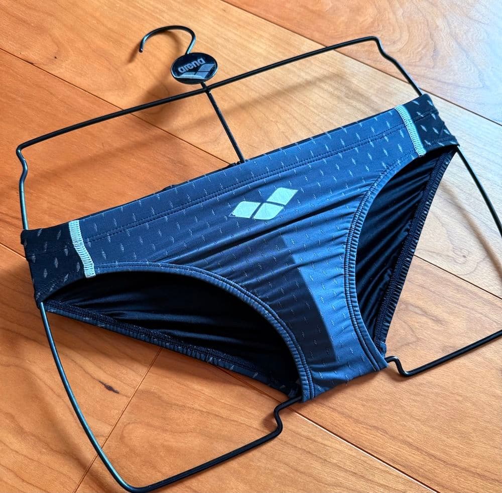 【美品】ARENA　エールブルー　リミック　Mサイズ　ブラック　光沢　競パン