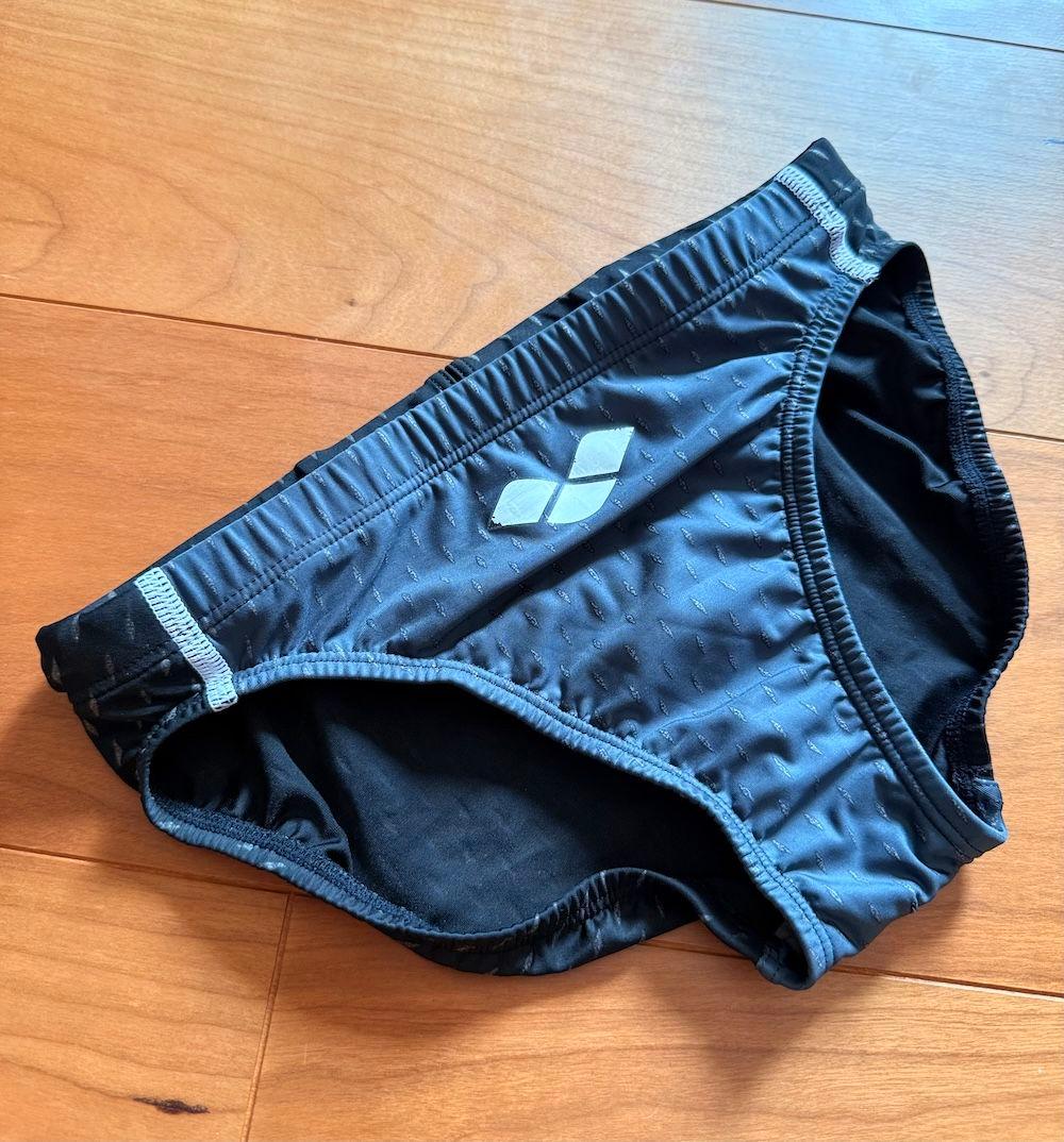 【美品】ARENA　エールブルー　リミック　Mサイズ　ブラック　光沢　競パン