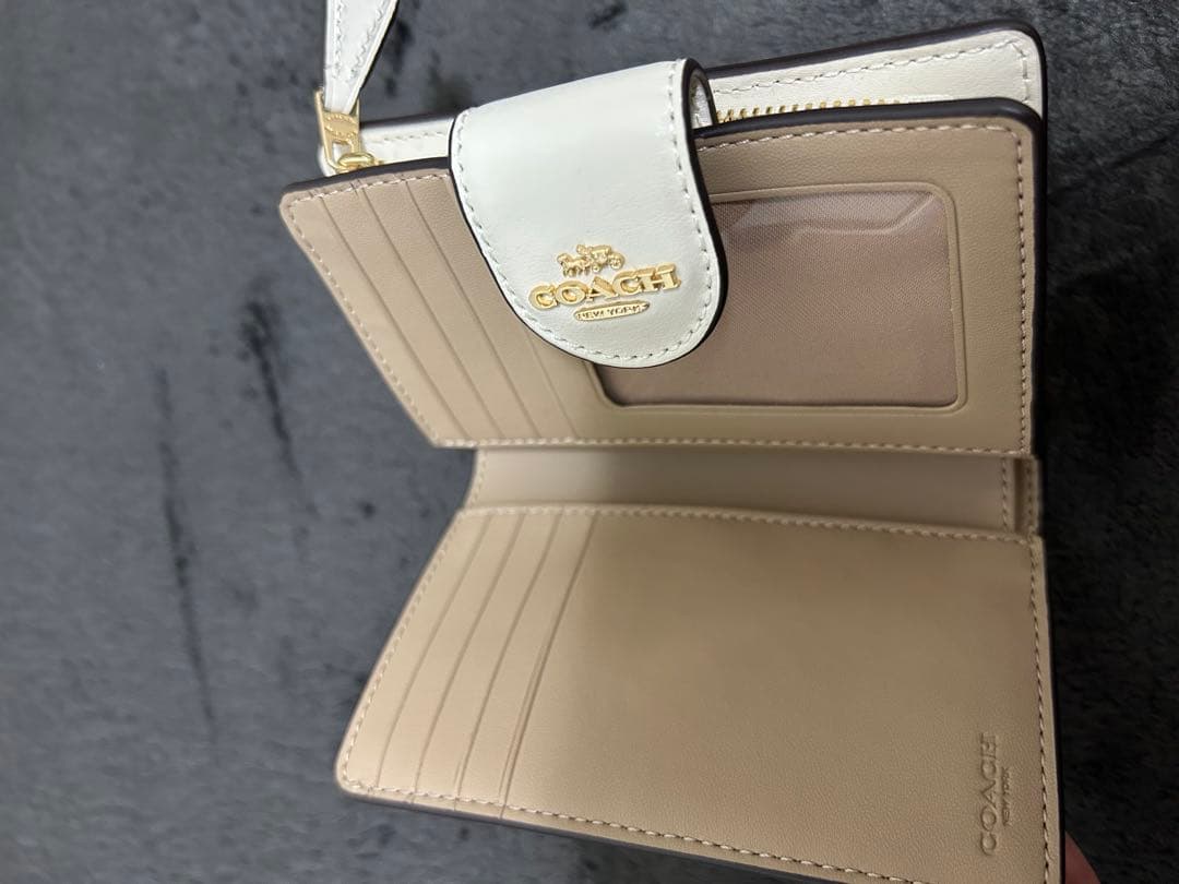 【即日発送・新品未使用】COACH 二つ折り財布 ベージュ