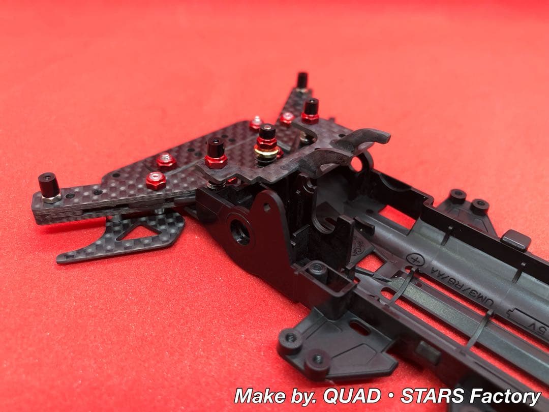 【ミニ四駆・VZ用】１軸リヤアンカー＋モーター押さえ　ブラックアウト／カーボン