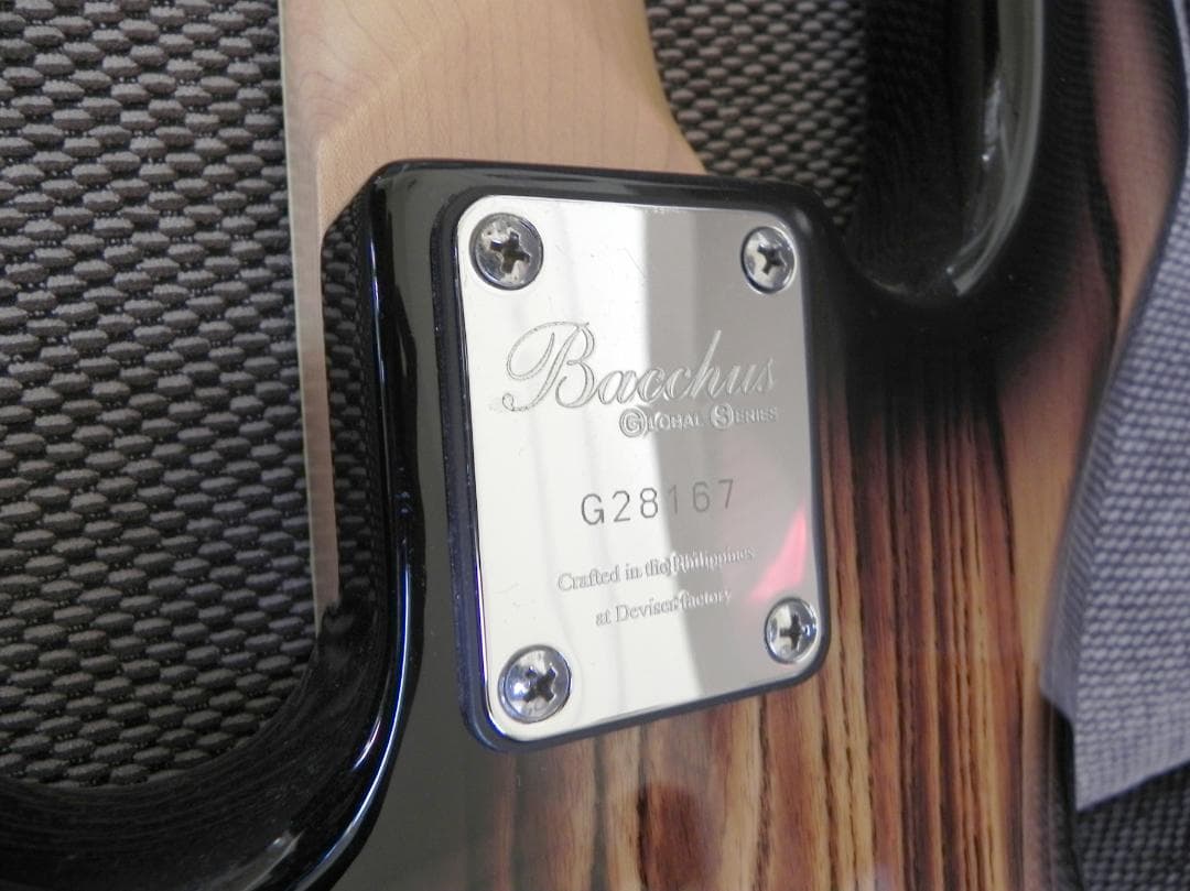 ５弦エレキベース　Bacchusバッカス Hand Craftedシリーズ