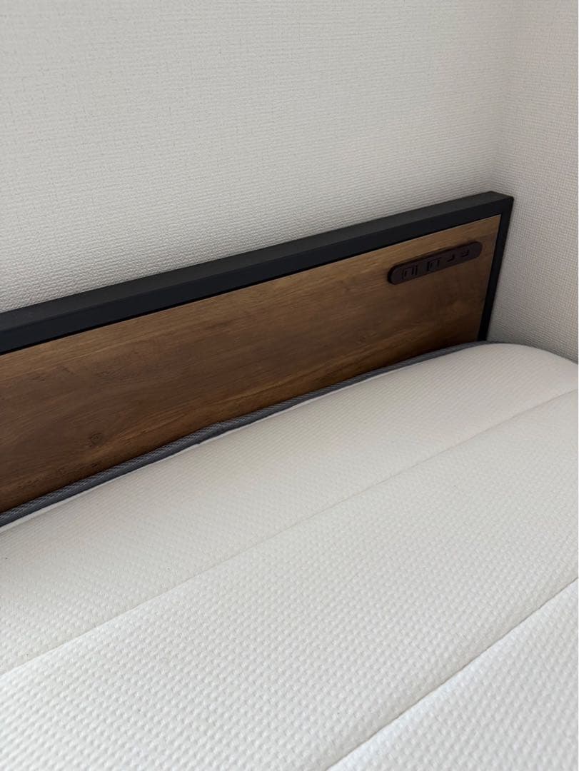 コンセント収納付きシングルベッドフレーム　ニトリ　マットレスセット　家財便不可