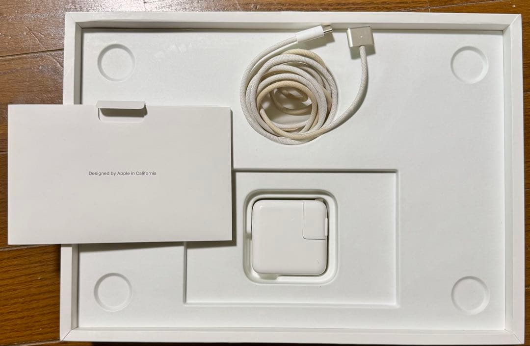 はなMacBook Air M2 13インチ　スターライト　ケース付き