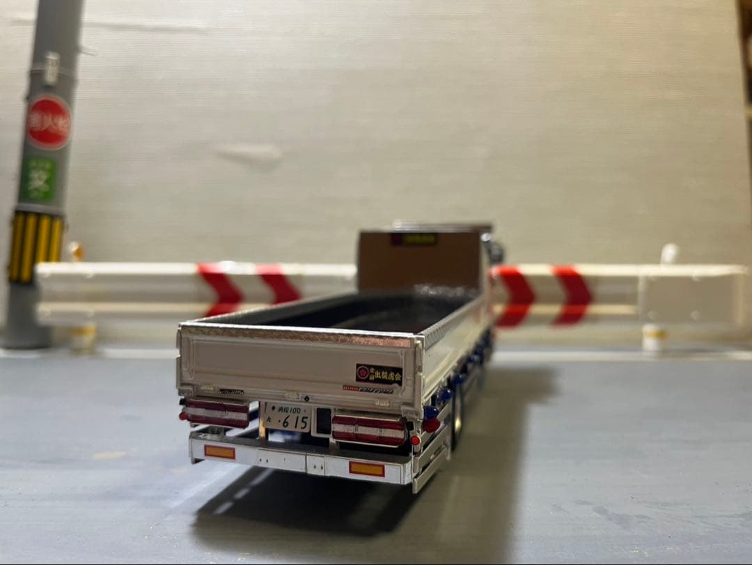 楽プラ　デュトロ　プラモデル　完成品