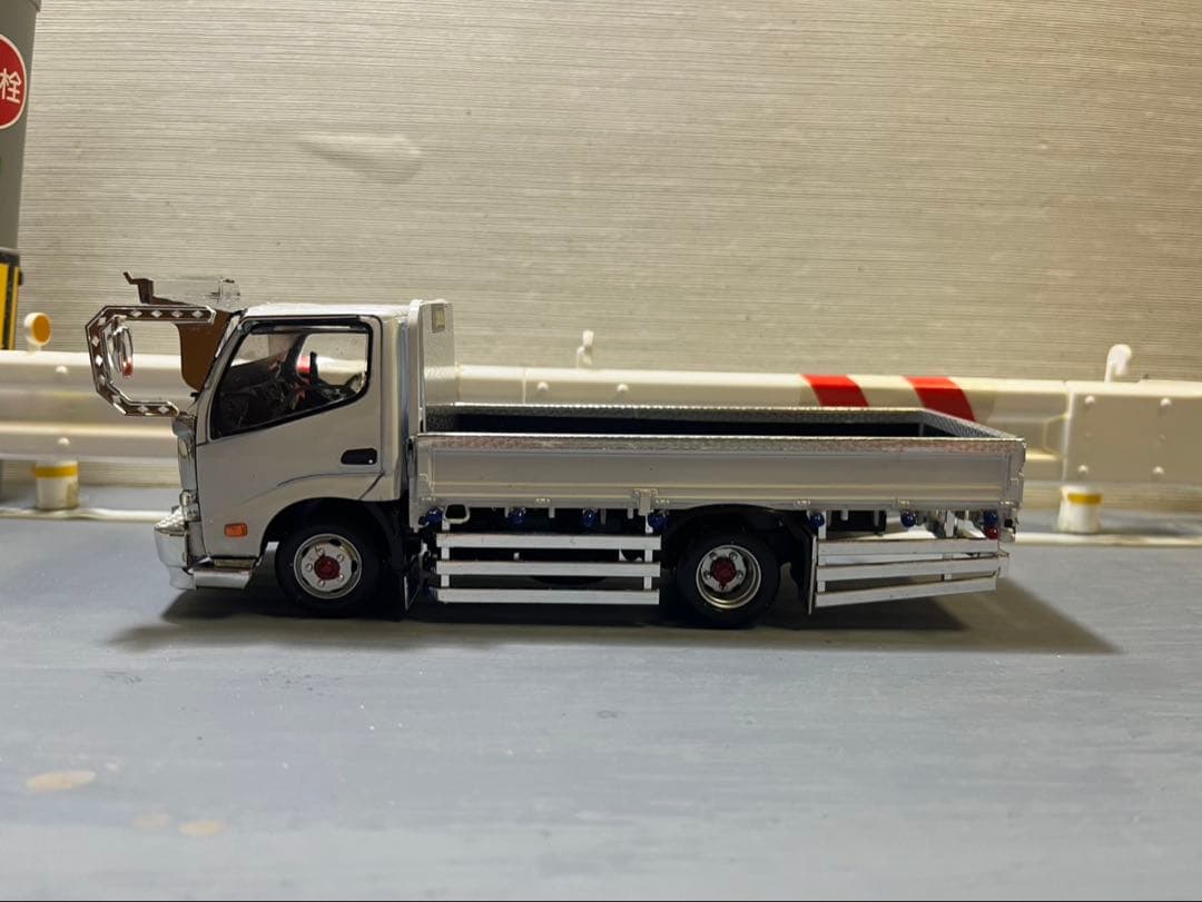 楽プラ　デュトロ　プラモデル　完成品