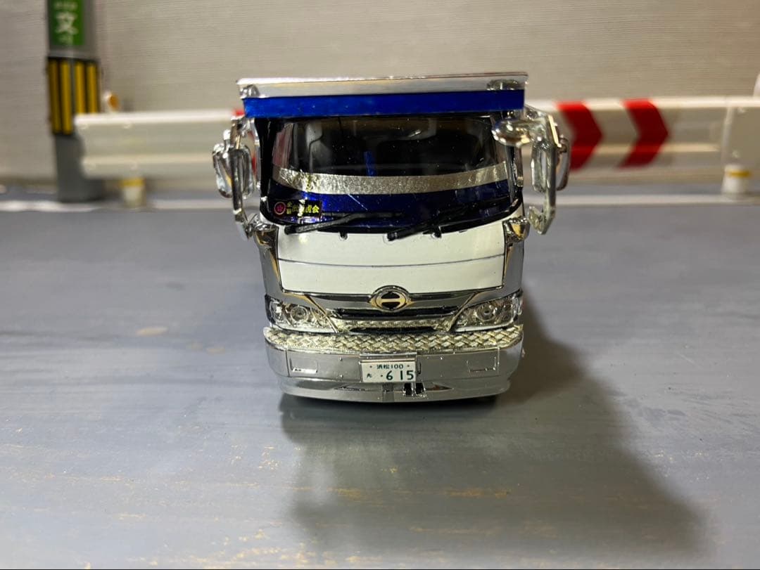 楽プラ　デュトロ　プラモデル　完成品