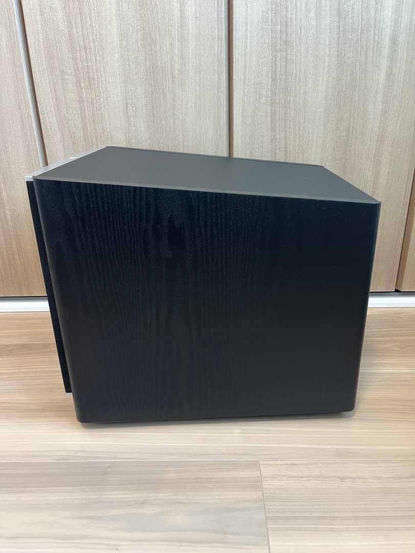 【こまっぷ】JBLのサブウーファー「Arena Sub 100P」