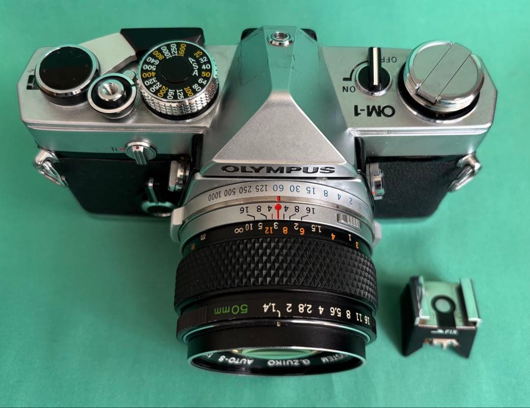 ★ OLYMPUS OM-1 (革ケース付) + ★ 標準50mm F1.4