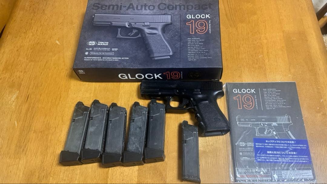 東京マルイ　グロックGLOCK 19 ガスガン 3rd gneマガジン6本付き