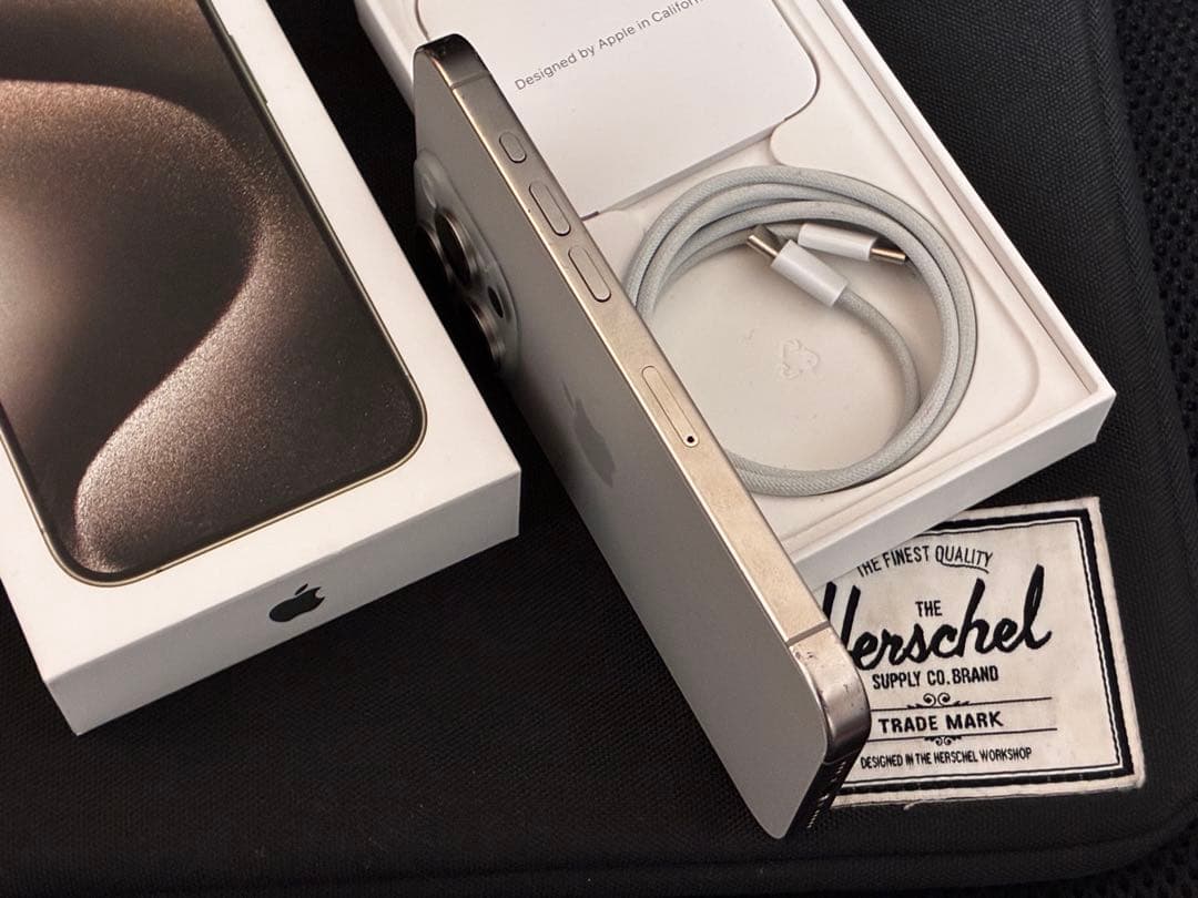 Apple iPhone 15 Pro ナチュラルチタニウム バッテリー87%