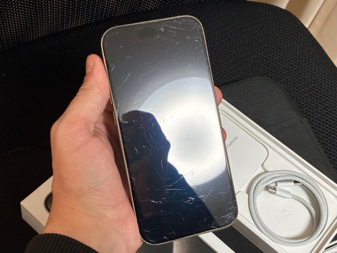 Apple iPhone 15 Pro ナチュラルチタニウム バッテリー87%