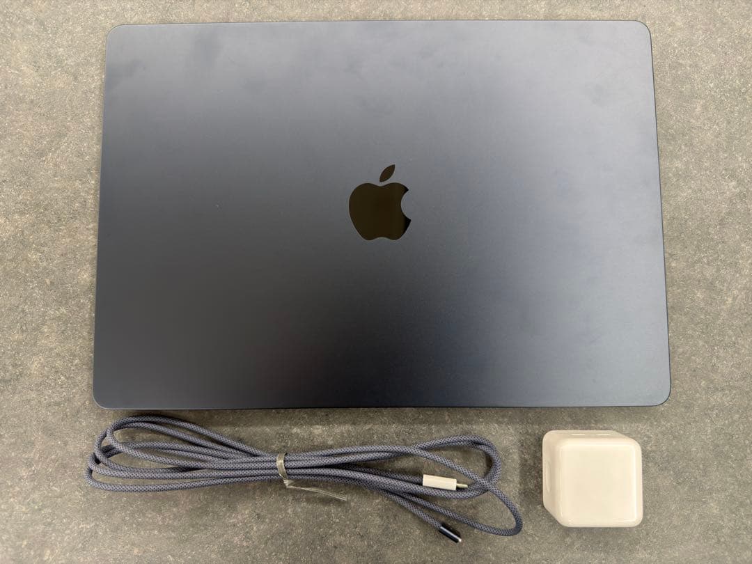 Apple MacBook Air 15インチ M2 2023 本体　512GB