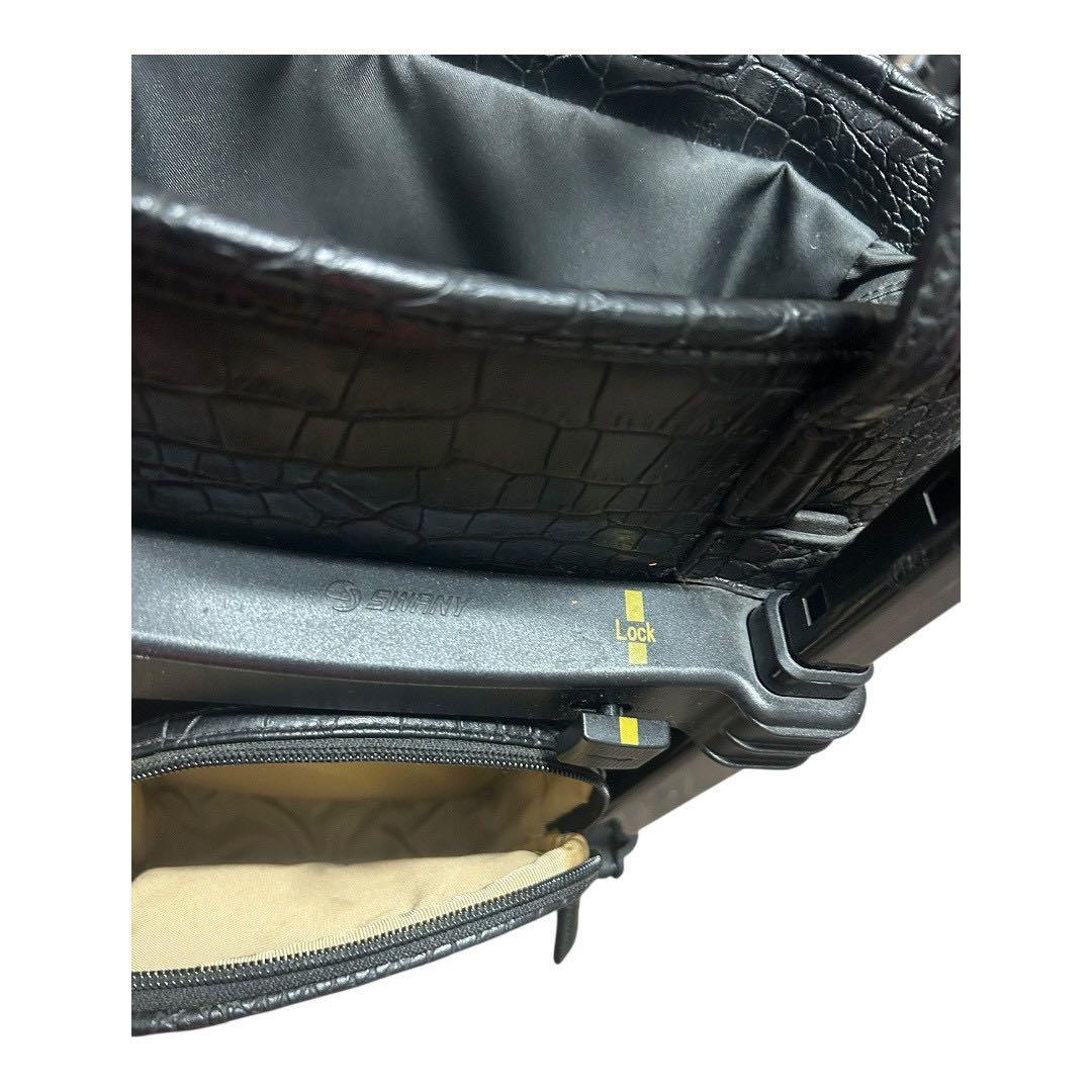 SWANY キャリー付きバッグ クロコ型押し 黒