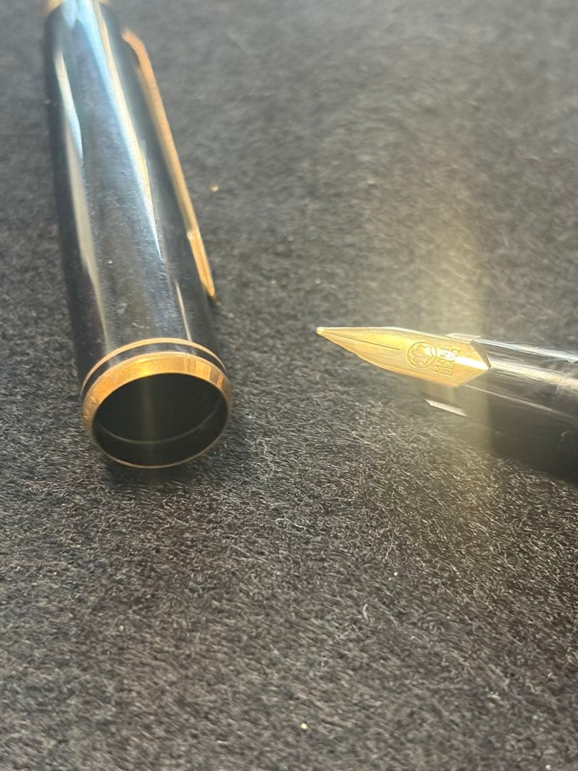 Montblanc 万年筆 黒色