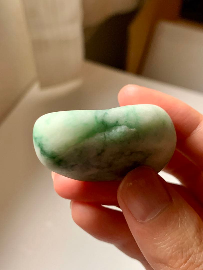 糸魚川ひすい極上の海石　圧砕ろうかん　原石　翡翠　鉱物標本　コン沢　水石　根付