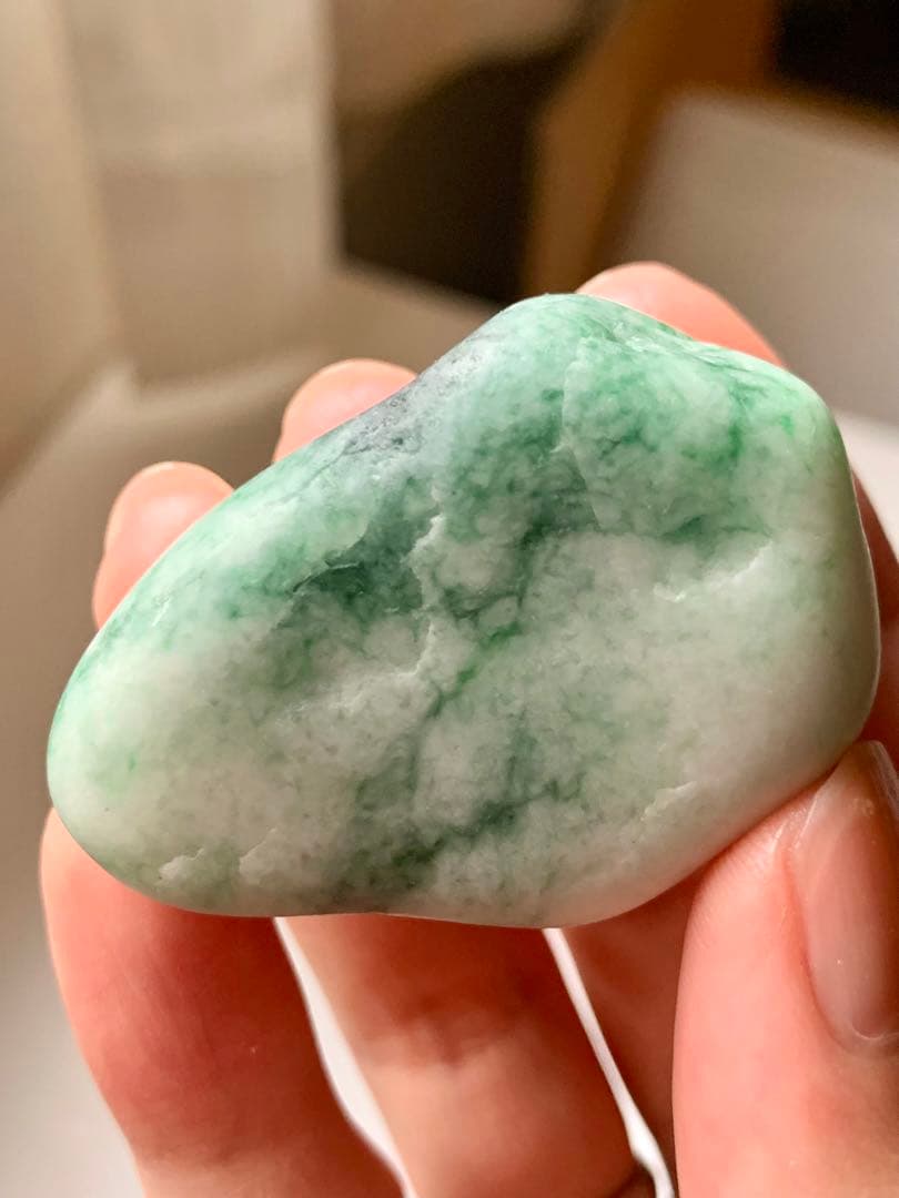 糸魚川ひすい極上の海石　圧砕ろうかん　原石　翡翠　鉱物標本　コン沢　水石　根付