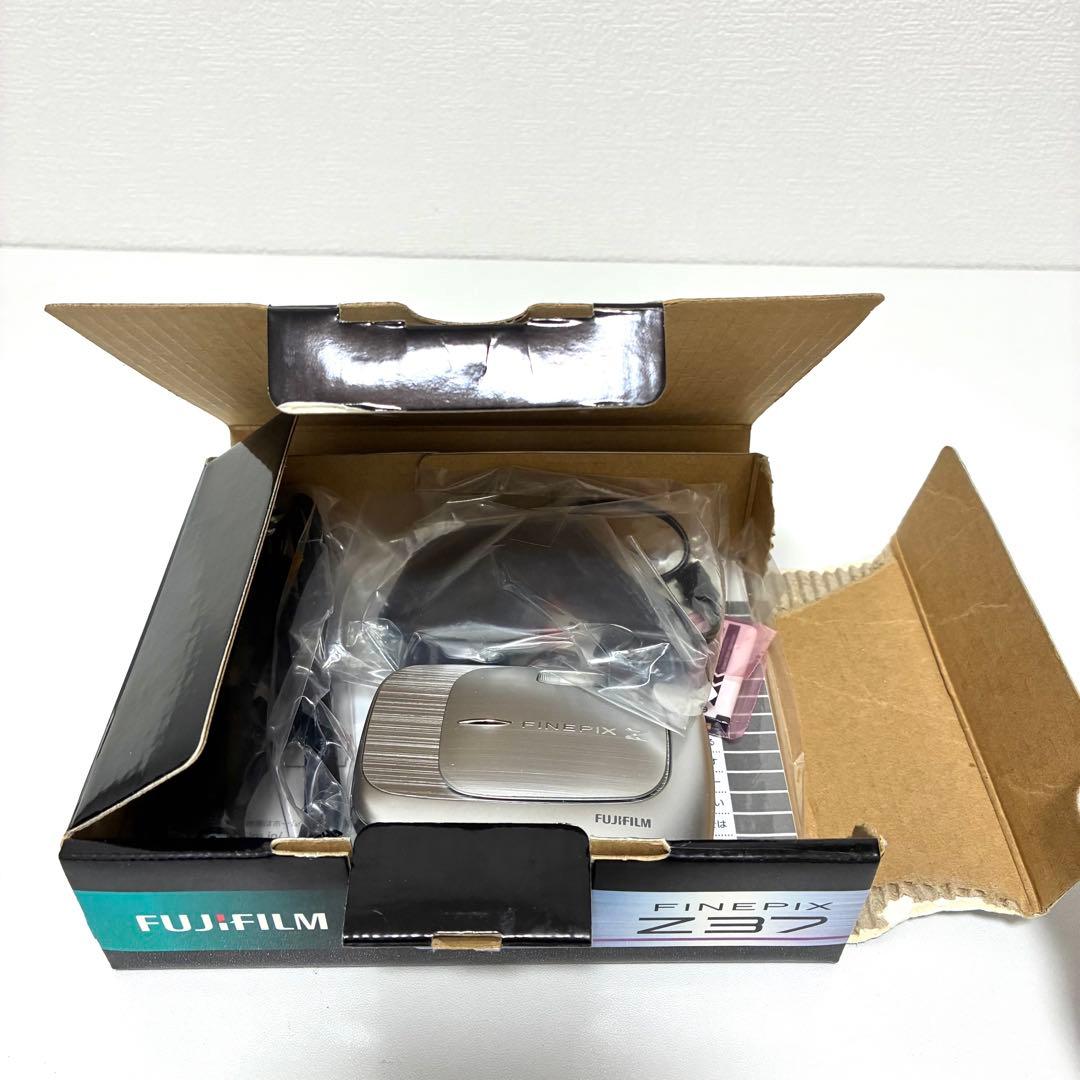 【ほぼ未使用・箱あり】FUJIFILM FinePix Z37 シルバー