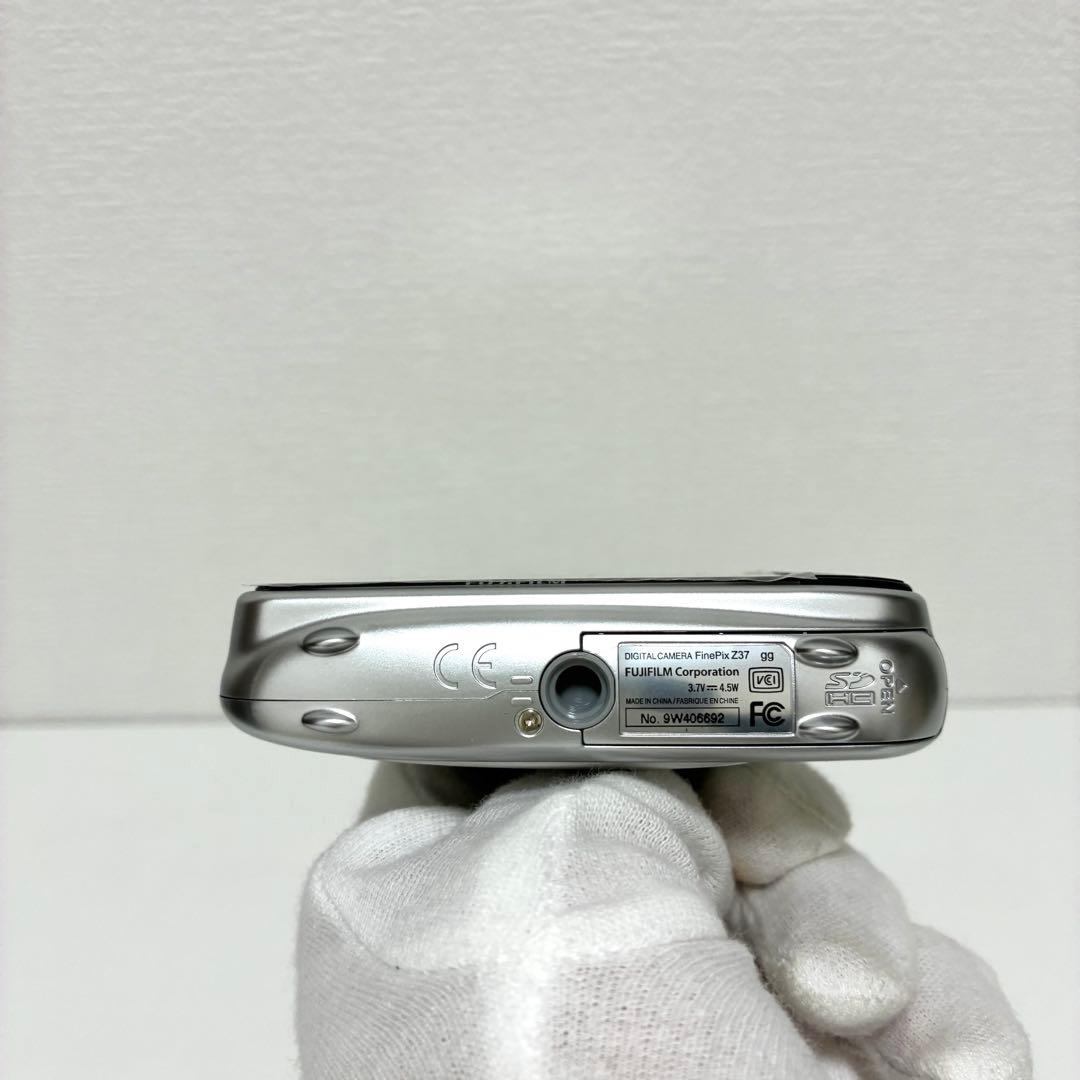 【ほぼ未使用・箱あり】FUJIFILM FinePix Z37 シルバー