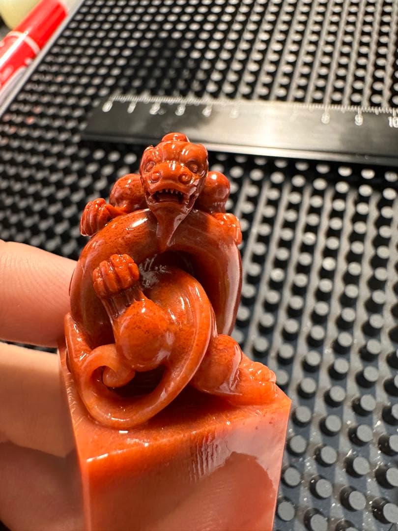 ラオス石　螭虎穿環　朱砂凍　高級印材　箱付き　書道　篆刻　落款　雅号