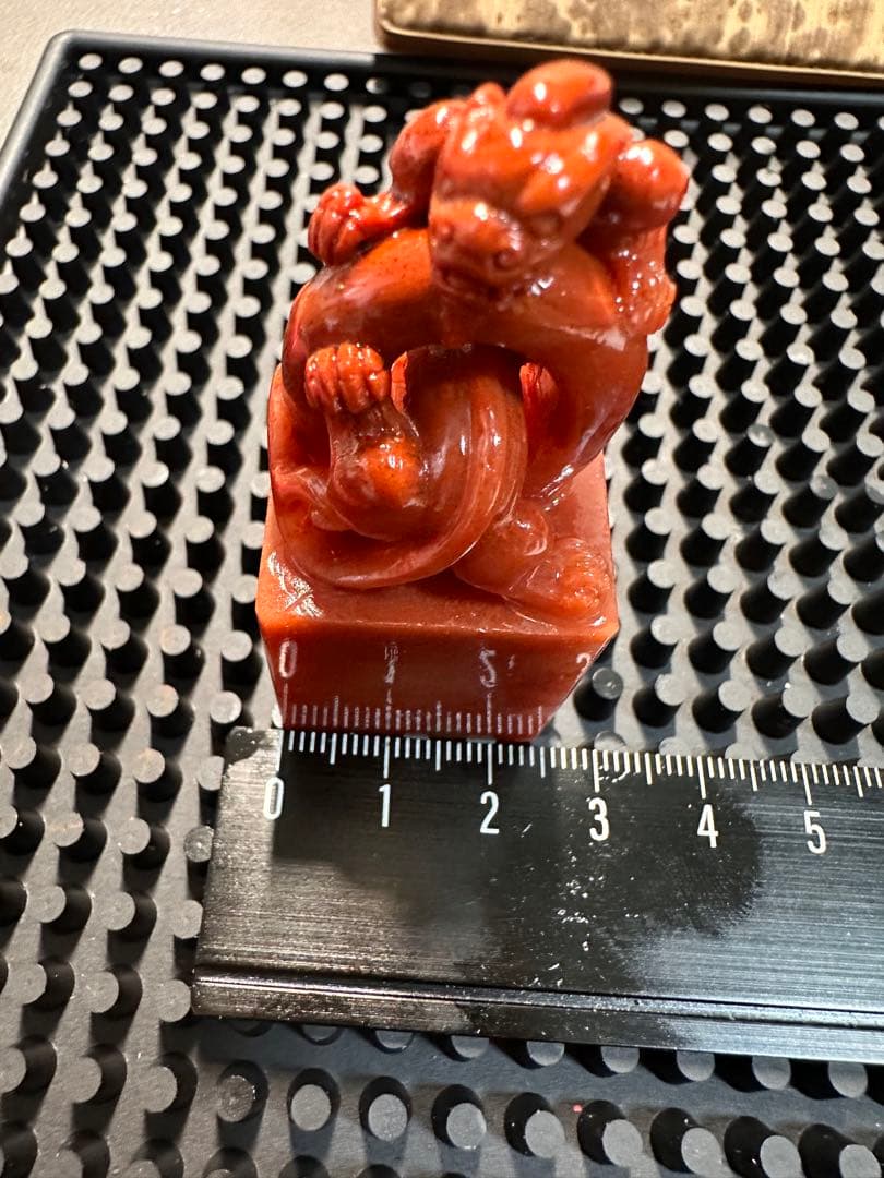 ラオス石　螭虎穿環　朱砂凍　高級印材　箱付き　書道　篆刻　落款　雅号