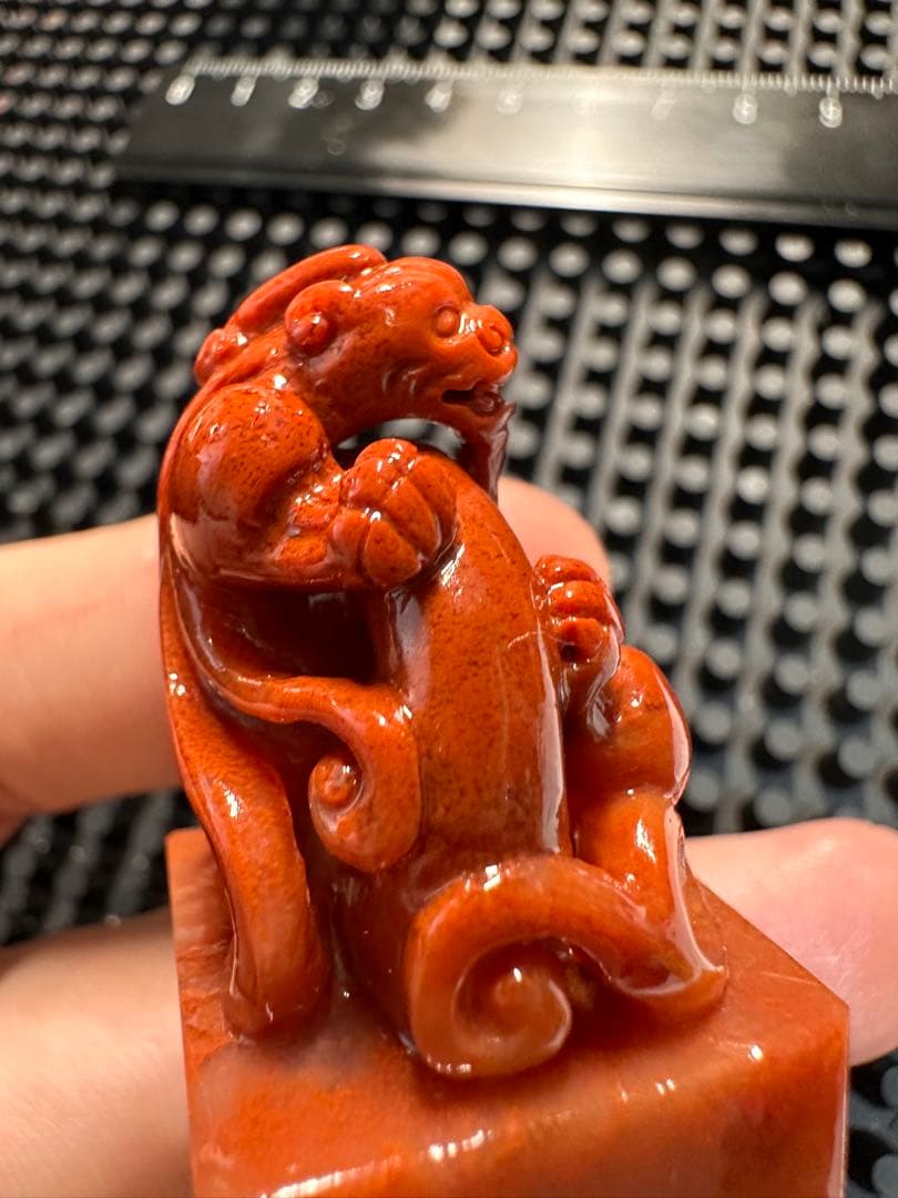 ラオス石　螭虎穿環　朱砂凍　高級印材　箱付き　書道　篆刻　落款　雅号