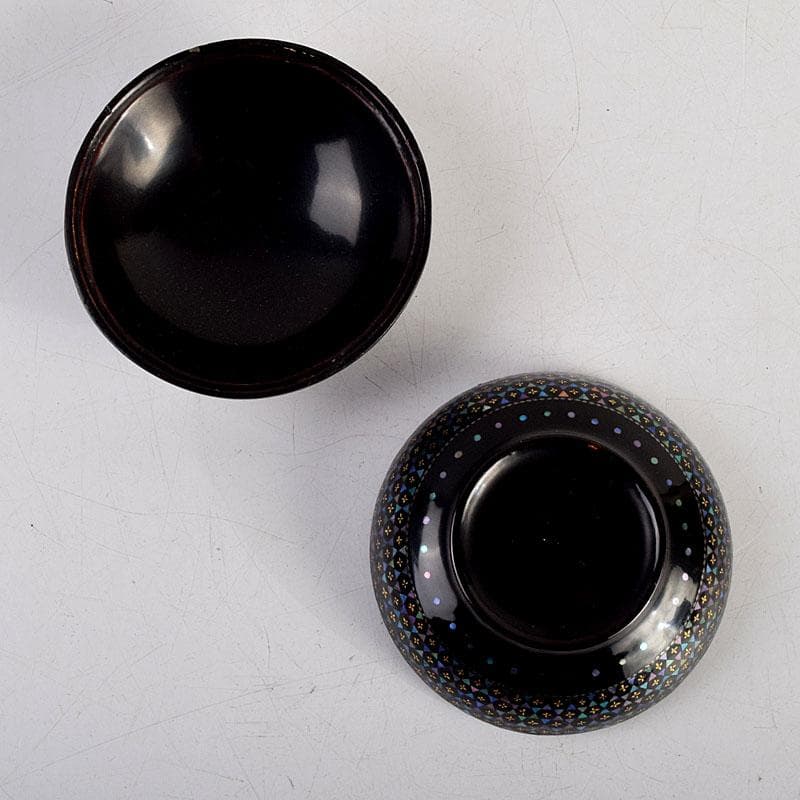 茶道具　黒漆　青貝　螺鈿装飾　香合　時代箱　V　8831