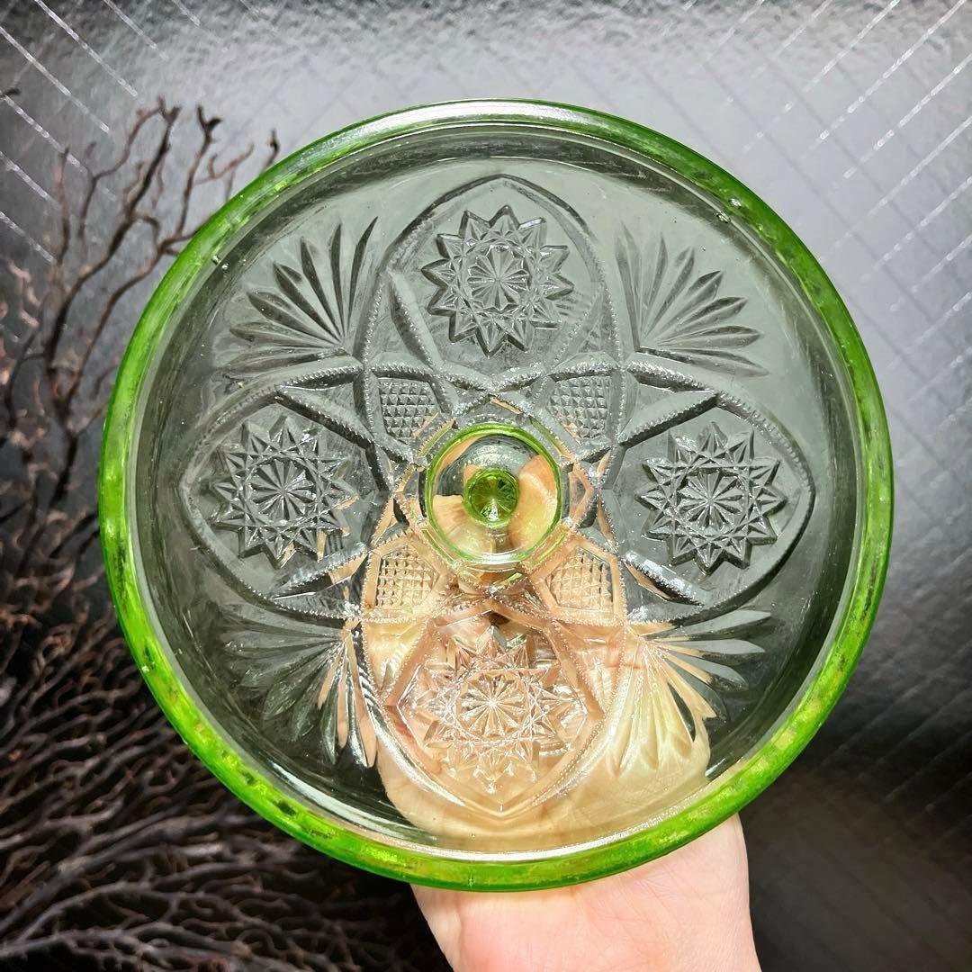 骨董　時代プレスガラス　ライムグリーン　切子調　菓子器　ボンボン入れ　　ウラン