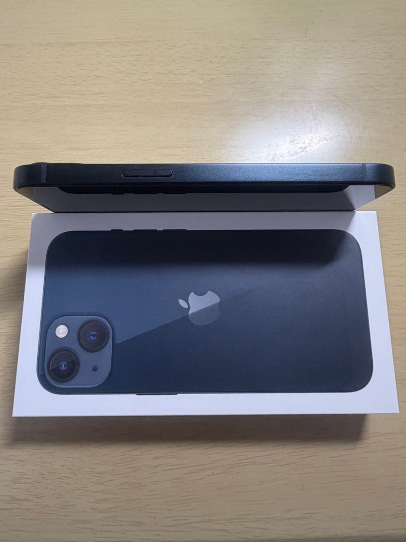 だだ。【美品】iPhone 13 128GB 本体＋箱＋未使用純正ケーブル