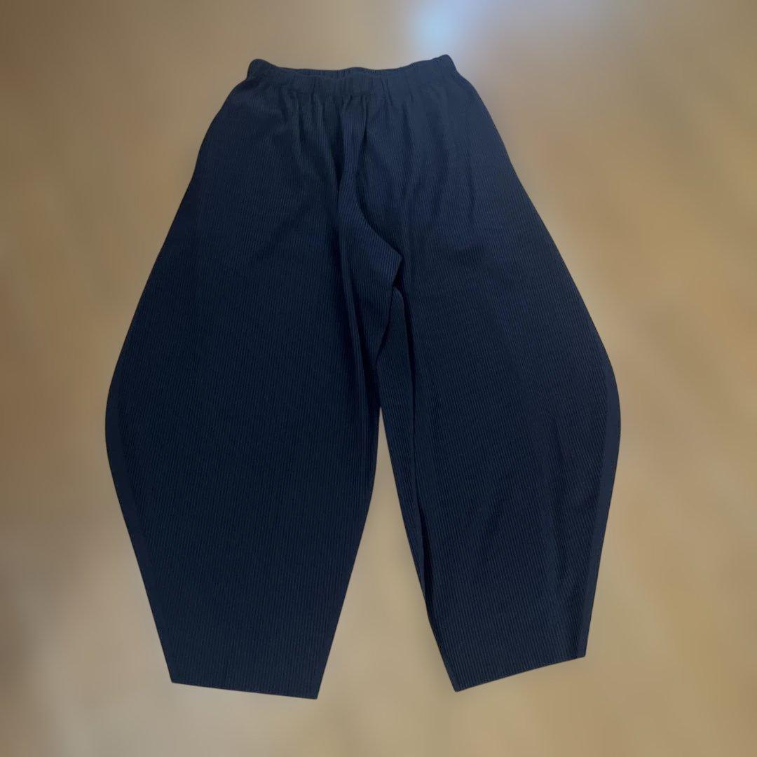 プリーツプリーズ　サルエルパンツ黒