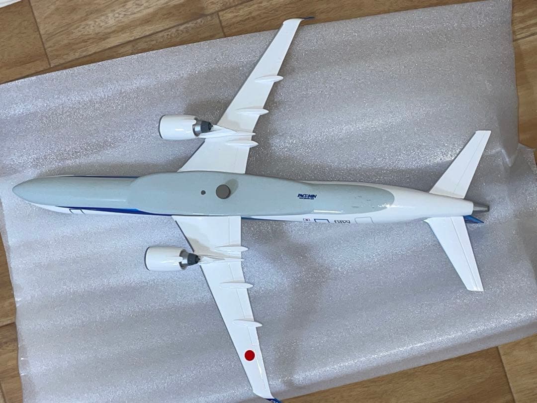 [箱なし]1/100 全日空商事 MRJ90 ソリッドモデル[PACMIN]