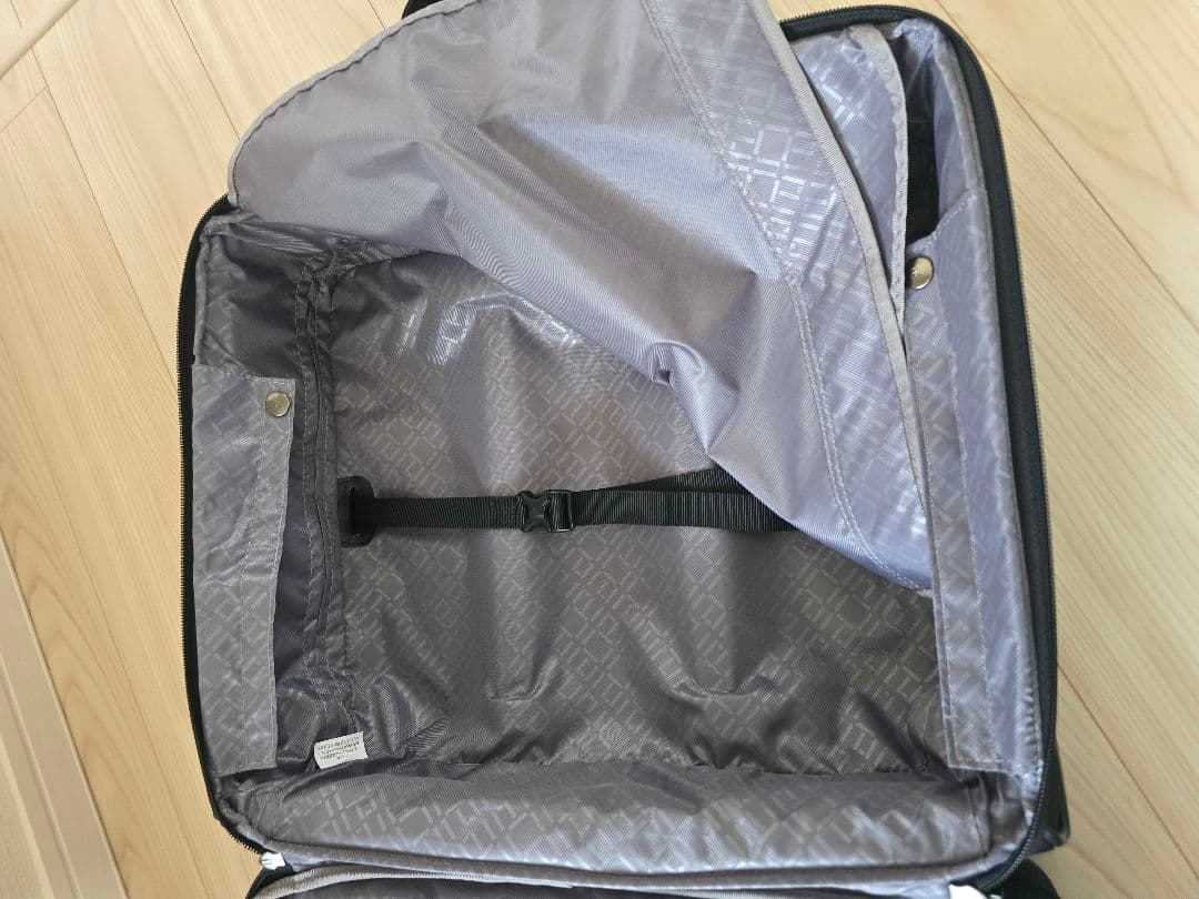 黒のキャリーケース