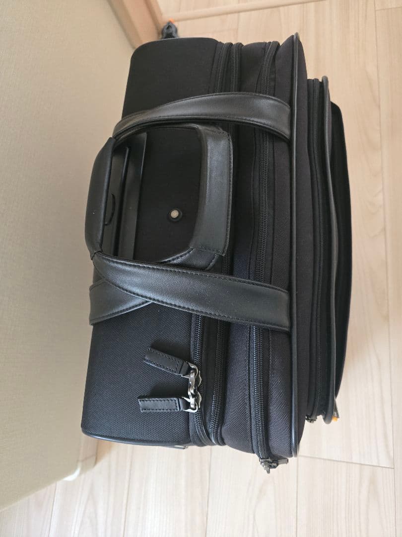 黒のキャリーケース