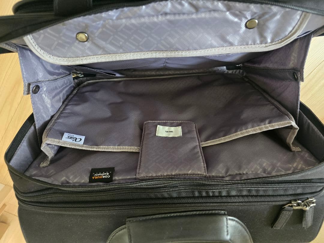 黒のキャリーケース