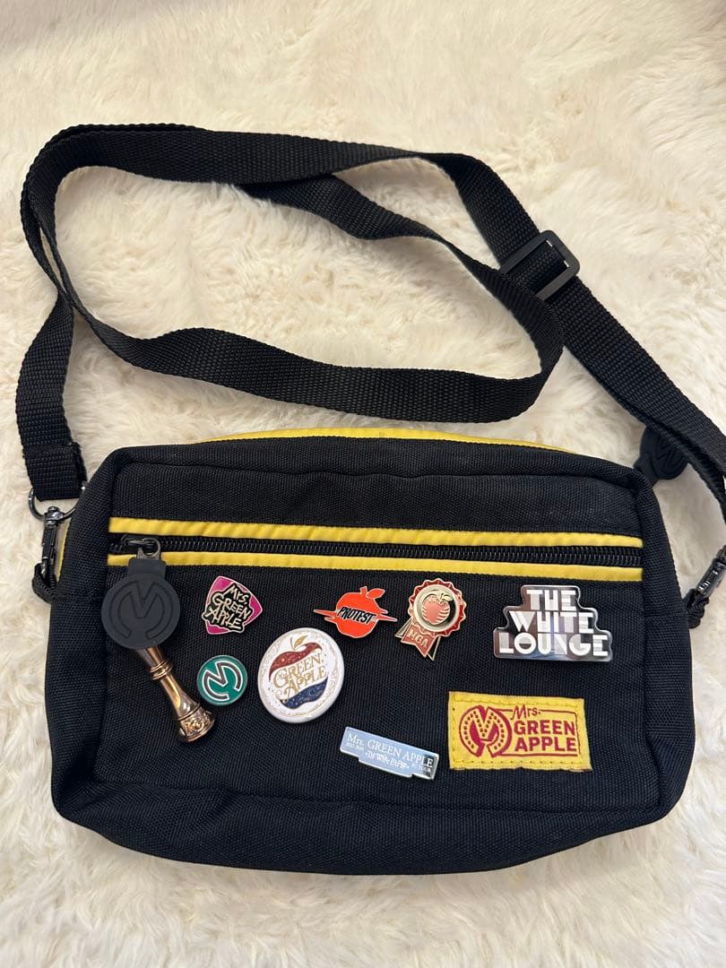 ミセスグリーンアップル　肩掛けミニバッグ