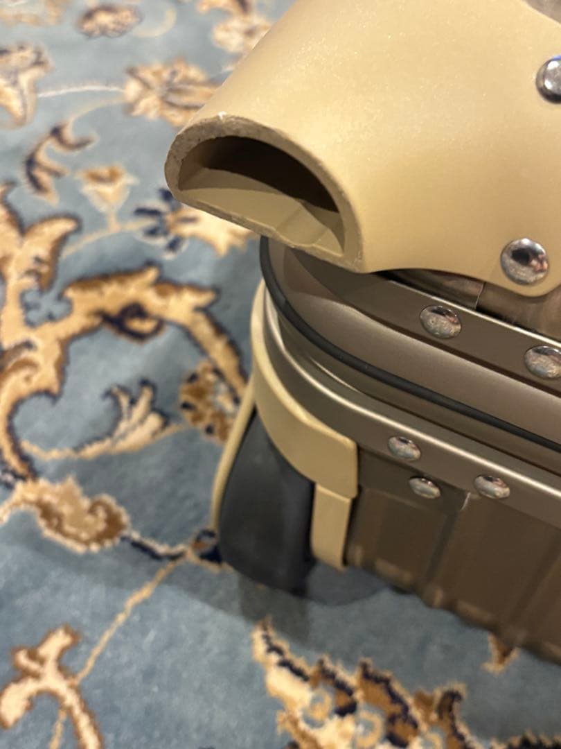 リモワトパーズ　シャンパンゴールド　チタニウム 32L 美品　２輪　RIMOWA