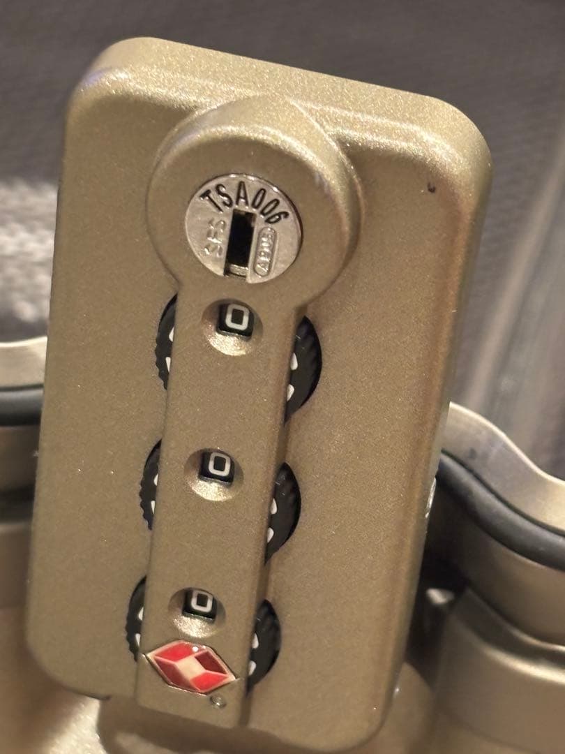 リモワトパーズ　シャンパンゴールド　チタニウム 32L 美品　２輪　RIMOWA