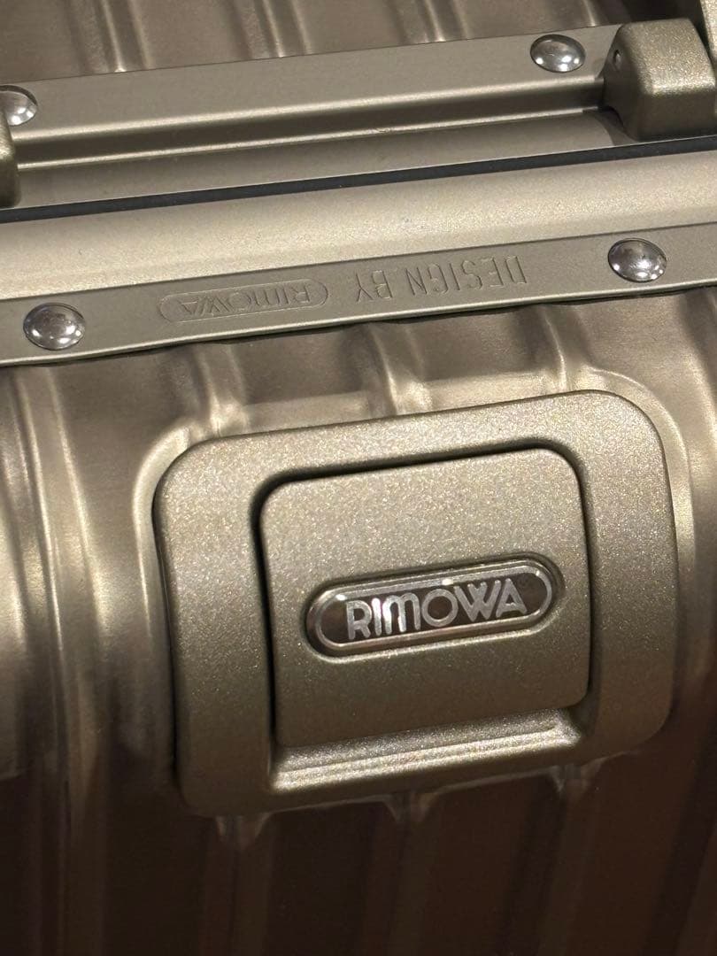 リモワトパーズ　シャンパンゴールド　チタニウム 32L 美品　２輪　RIMOWA