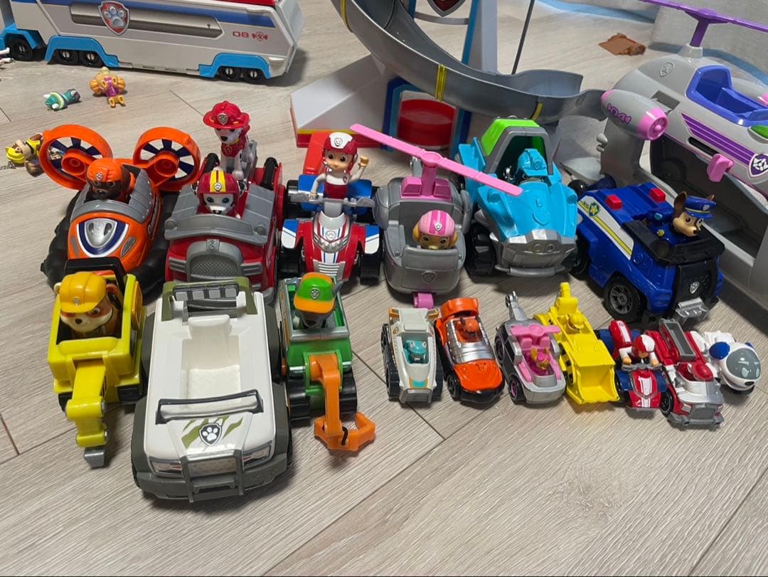 パウパトロール 車両とフィギュアセット