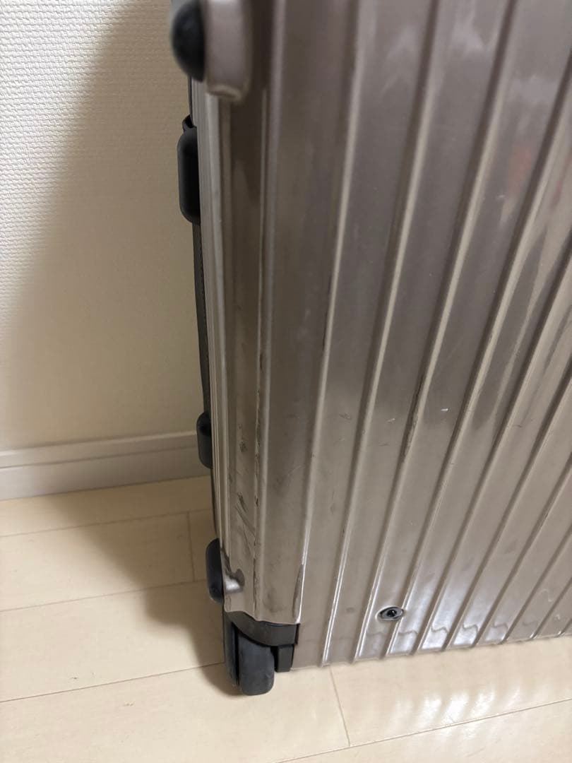 値下げ済✅リモワ サルサ 2輪 33L 付属品説明書 中板完備⭐︎人気色シャンパン