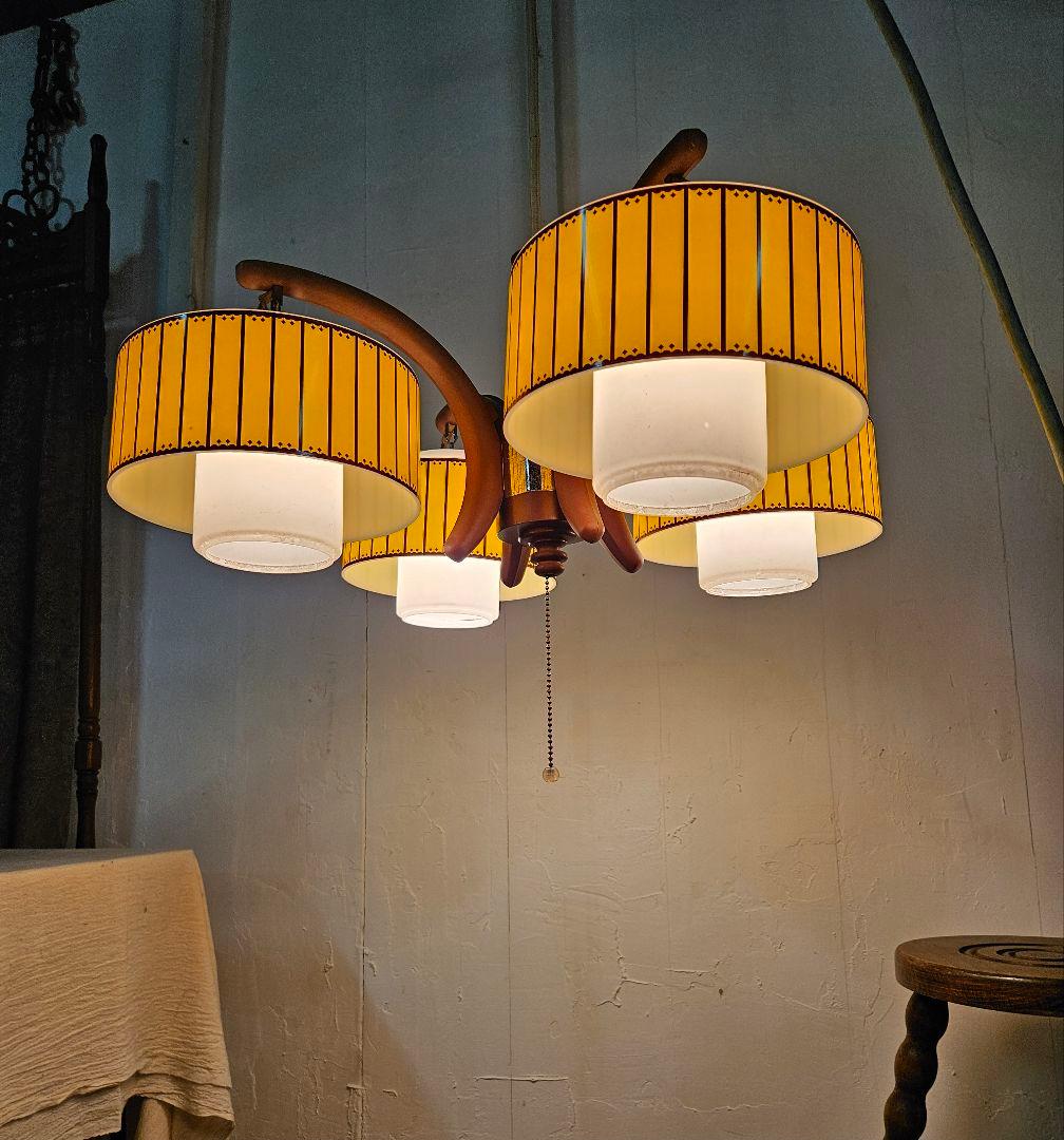 ジャパンヴィンテージ 昭和レトロなペンダントライト 4灯 シャンデリア ポップ