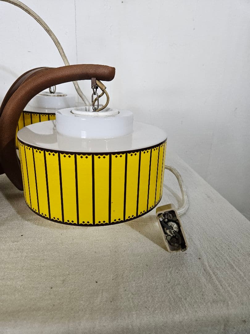 ジャパンヴィンテージ 昭和レトロなペンダントライト 4灯 シャンデリア ポップ