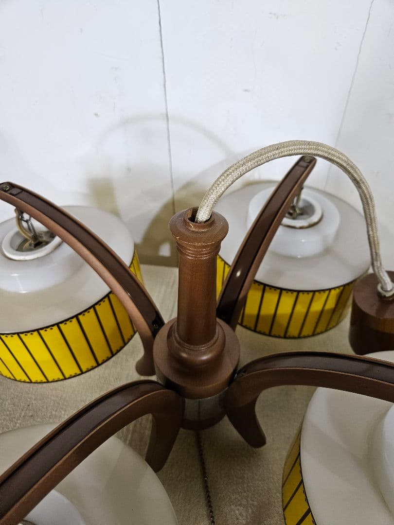 ジャパンヴィンテージ 昭和レトロなペンダントライト 4灯 シャンデリア ポップ