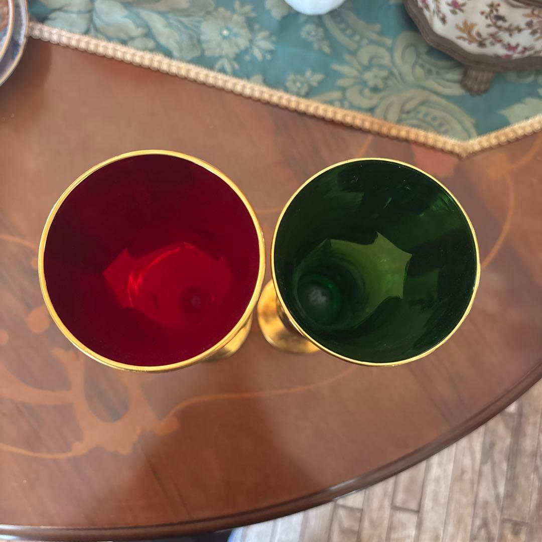 赤と緑の花柄花瓶セット